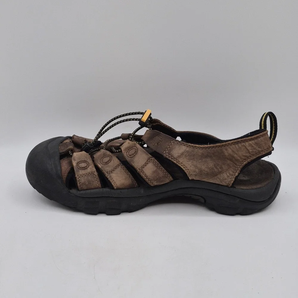 KEEN Newport Leather Sandals Mens Size 10 Brown Closed Toe Hiking Outdoor Bungee